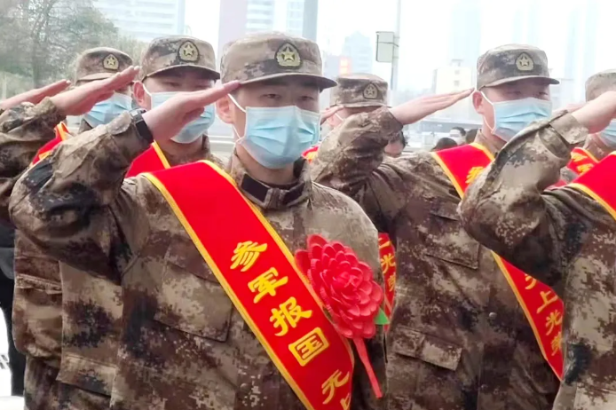 朋辈榜样|杨阳光:退伍新生，迷彩戎耀，这里有不一样的青春